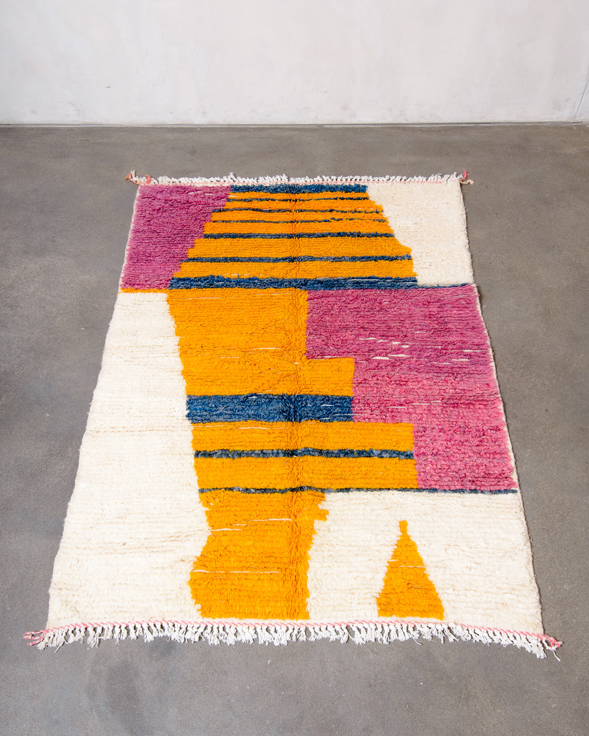 Modern designer handcrafted Berber rug from Morocco. Azilal rug with beautiful colours and patterns. Made of sheep’s wool and colourful cotton.